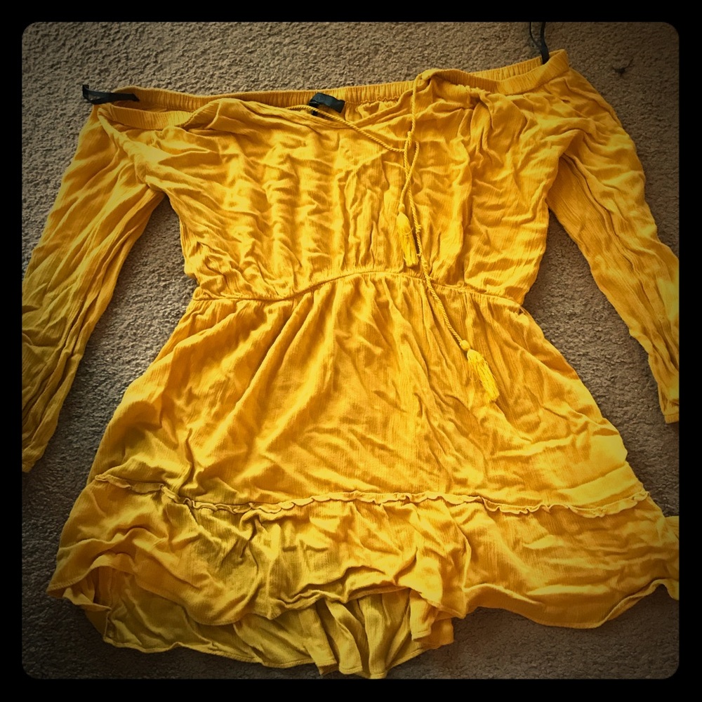 Yellow off-the-shoulder short dress with tassels